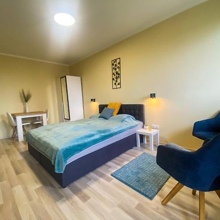 Fresh Smartly Designed Studio Flat & Sunny Balcony Budapest Bagian luar foto