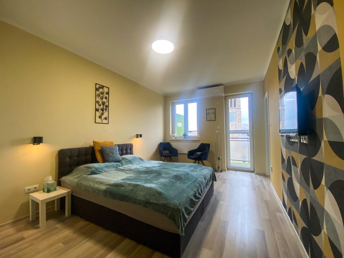 Fresh Smartly Designed Studio Flat & Sunny Balcony Budapest Bagian luar foto