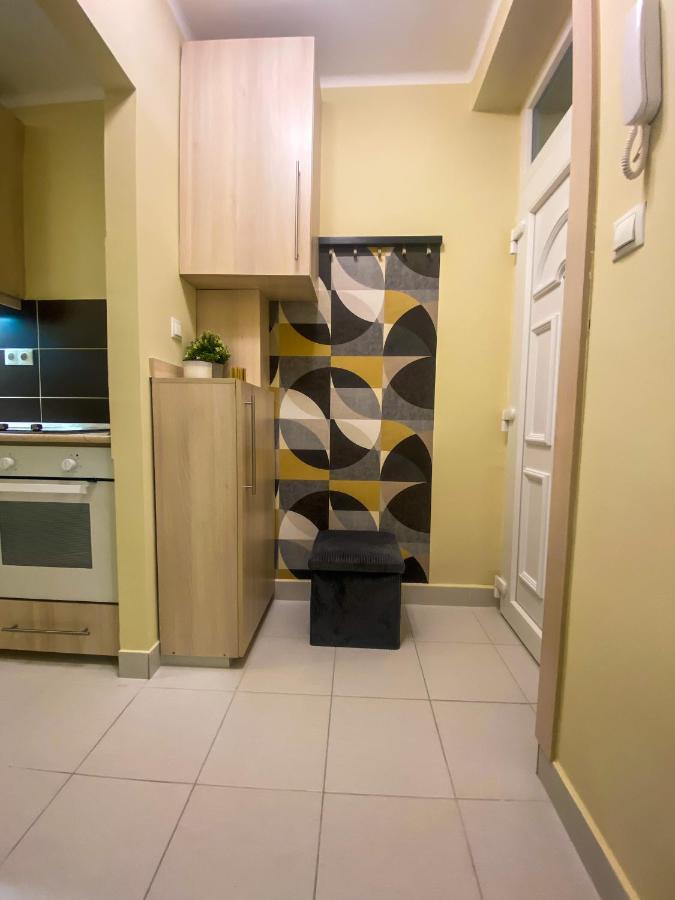 Fresh Smartly Designed Studio Flat & Sunny Balcony Budapest Bagian luar foto