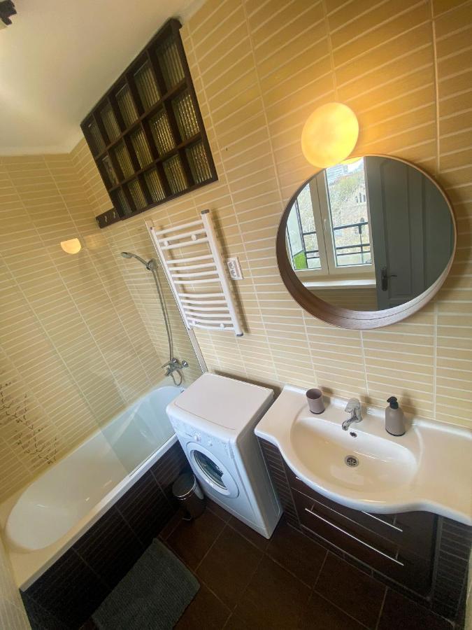 Fresh Smartly Designed Studio Flat & Sunny Balcony Budapest Bagian luar foto