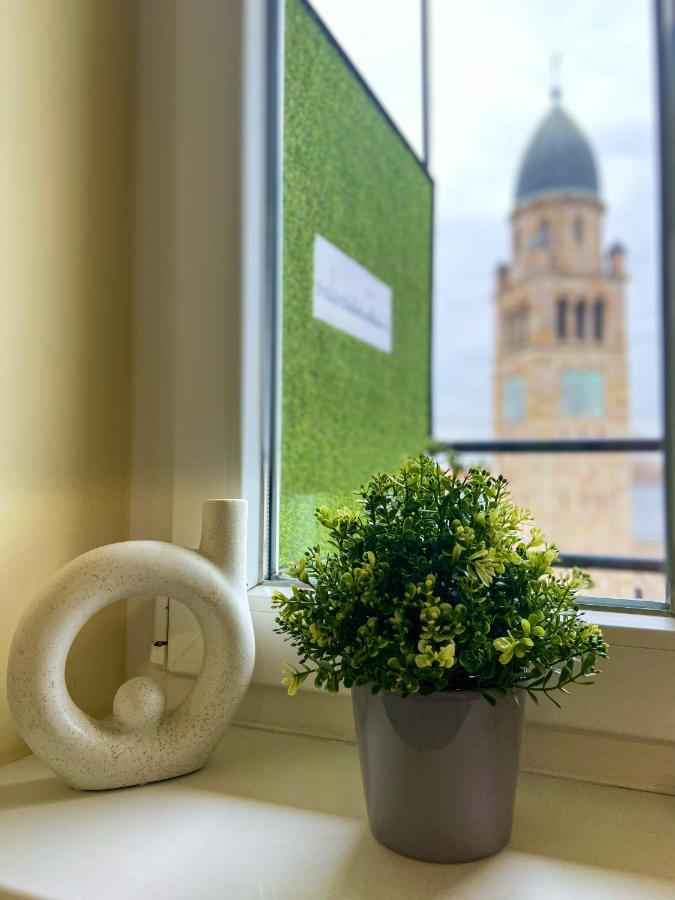 Fresh Smartly Designed Studio Flat & Sunny Balcony Budapest Bagian luar foto